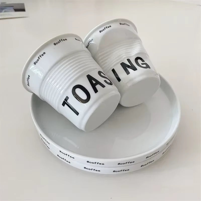 Set de Tazas de Cerámica "Toasting" con Plato – Diseño Moderno